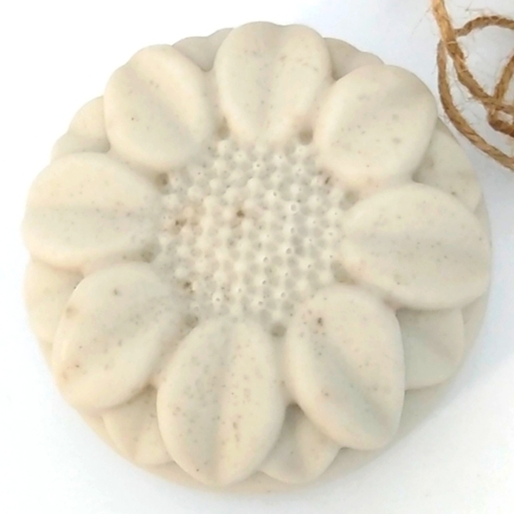 HANDCRAFTED OATMEAL EXFOLIATING BATH SOAP GOAT MILK SOAP HANDMADE SOAP 4.5oz NWT - Picture 2 of 3